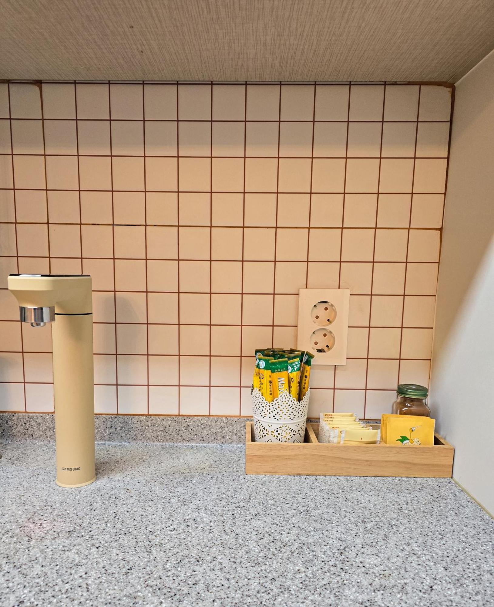 4bed,chillingstay Jongro Ddm, Ddp,dongmyo Station, 2min, Convenient Transportation To Sinseol-dong Station Seoul