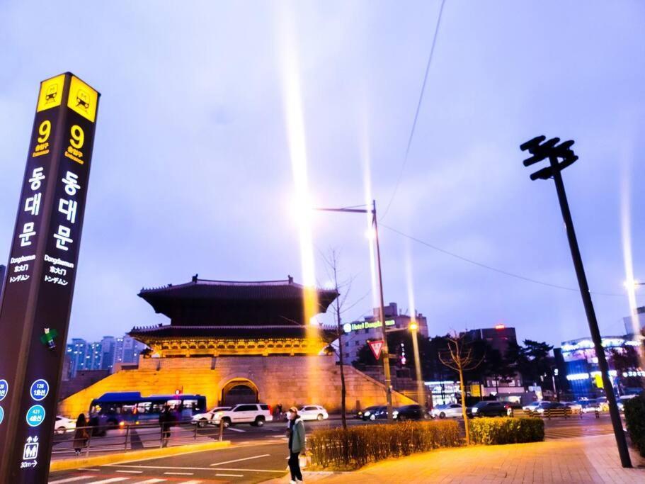 4bed,chillingstay Jongro Ddm, Ddp,dongmyo Station, 2min, Convenient Transportation To Sinseol-dong Station *