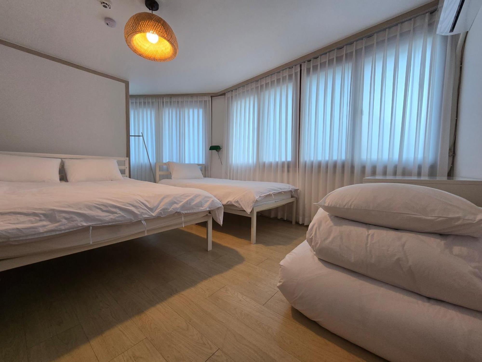 Apartment 4bed,chillingstay Jongro Ddm, Ddp,dongmyo Station, 2min, Convenient Transportation To Sinseol-dong Station Seoul
