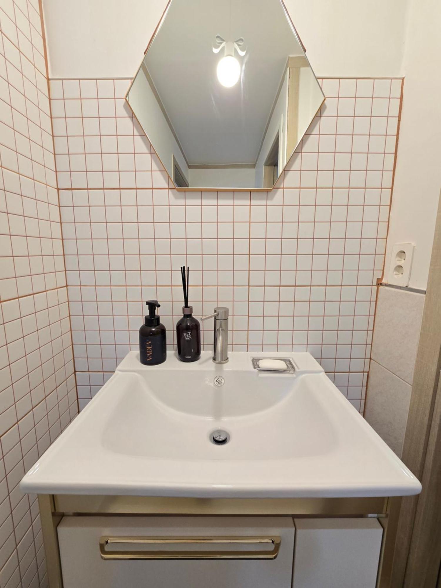 4bed,chillingstay Jongro Ddm, Ddp,dongmyo Station, 2min, Convenient Transportation To Sinseol-dong Station Apartment *