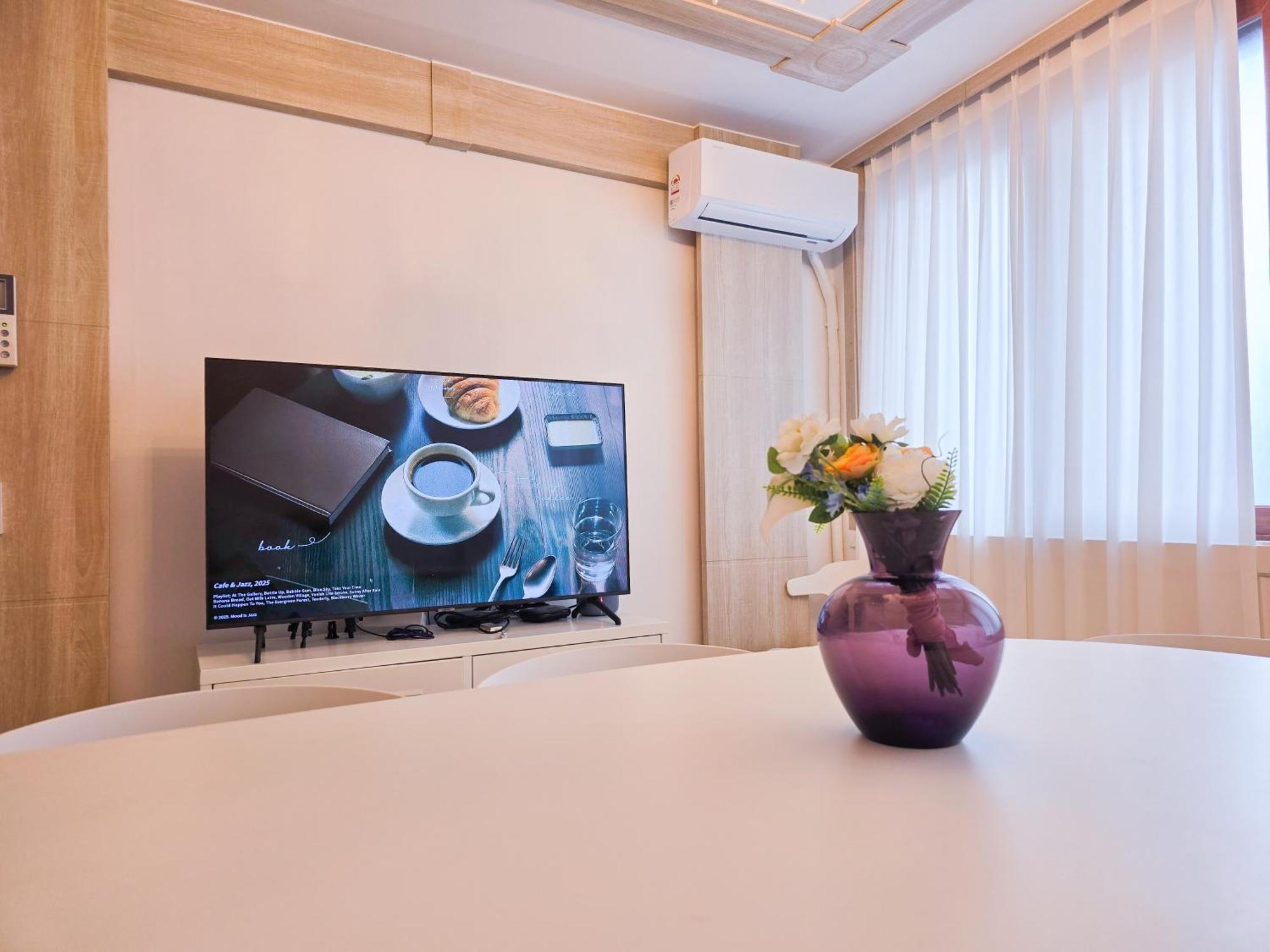 4bed,chillingstay Jongro Ddm, Ddp,dongmyo Station, 2min, Convenient Transportation To Sinseol-dong Station