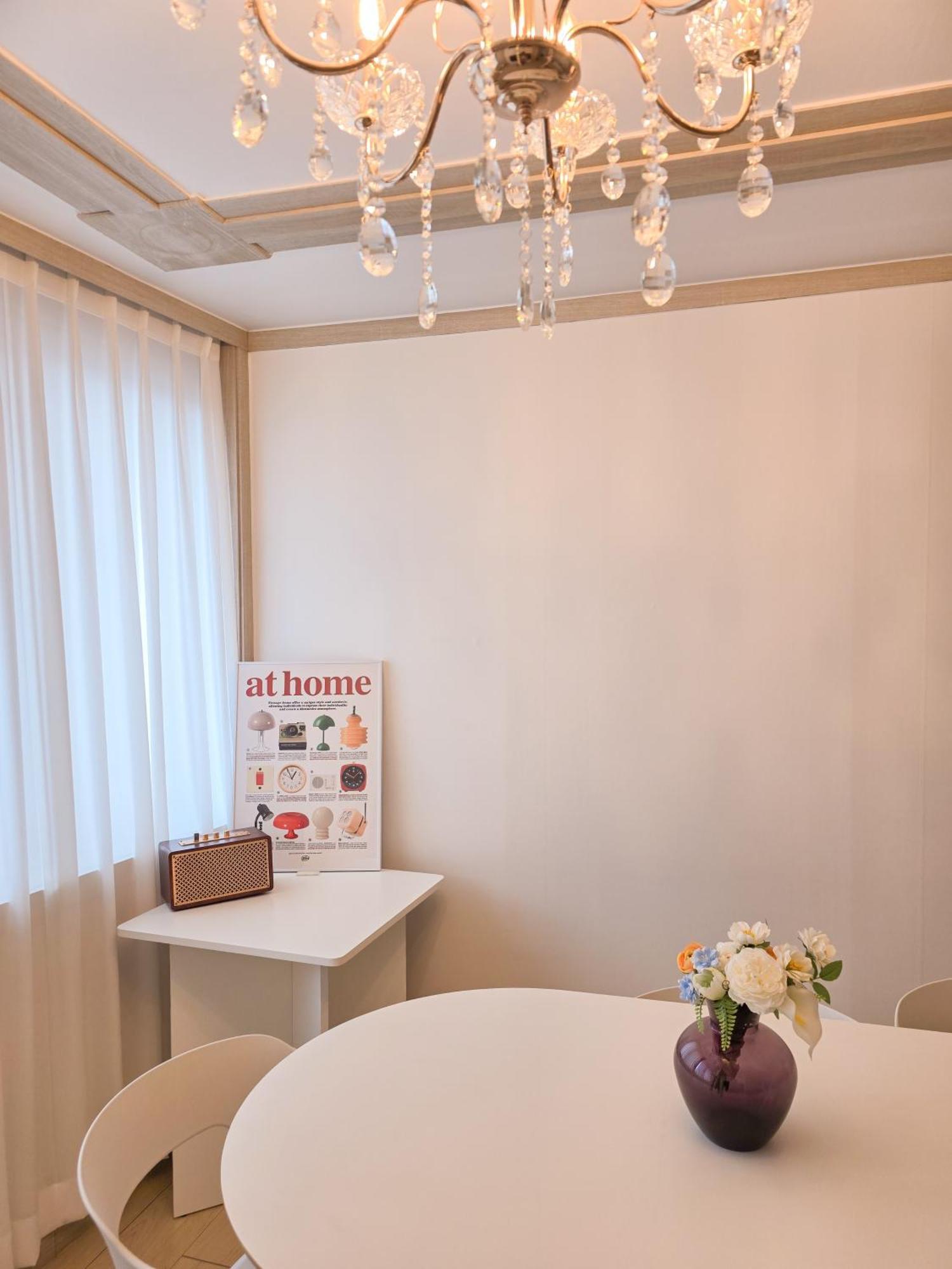 4bed,chillingstay Jongro Ddm, Ddp,dongmyo Station, 2min, Convenient Transportation To Sinseol-dong Station * Seoul