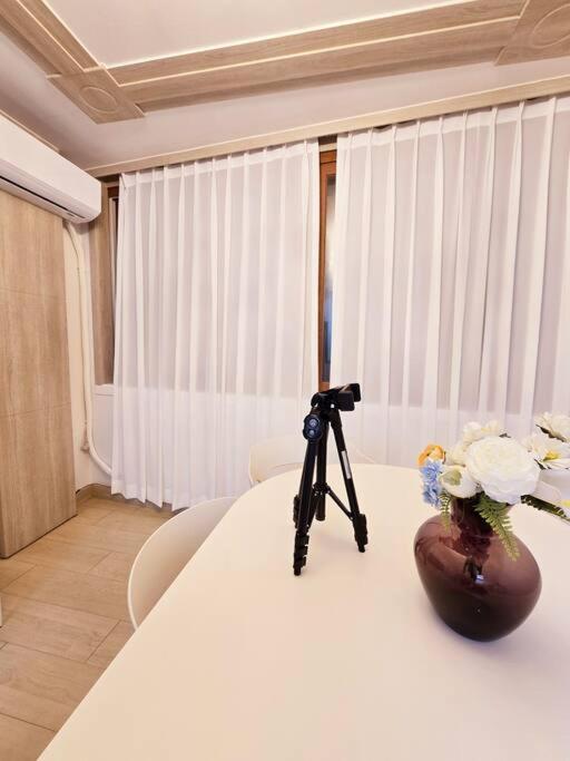 Apartment 4bed,chillingstay Jongro Ddm, Ddp,dongmyo Station, 2min, Convenient Transportation To Sinseol-dong Station Seoul
